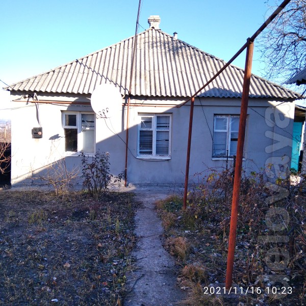 Продаётся дом в Лисичанске р-н остановки Дорожная.  Общая площадь дом