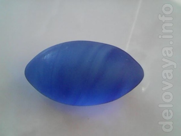 Камень в форме яйца. Цветное отшлифованное стекло. Размеры 8,5 см х 5