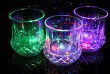 Светящиеся стаканы, настоящее произведение искусств, с помощью которо